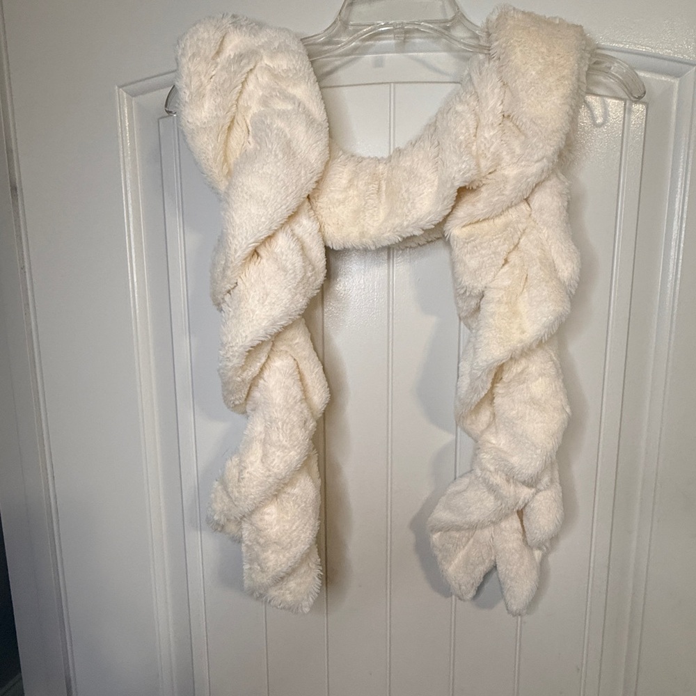 Cejon White Faux Fur Structured Stretch Stole Wrap Winter Bridal Scarf